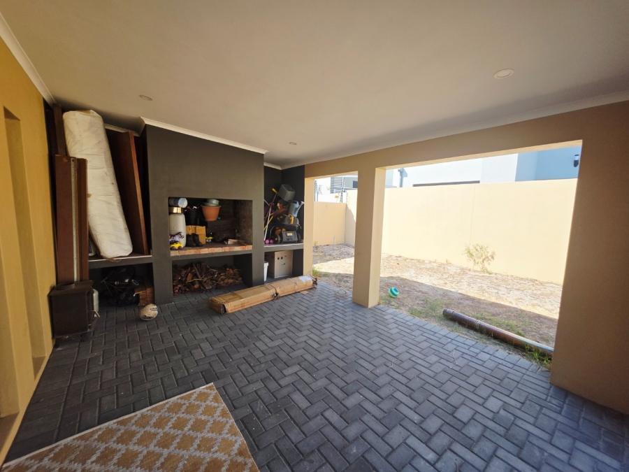 5 Bedroom Property for Sale in Sandown Western Cape